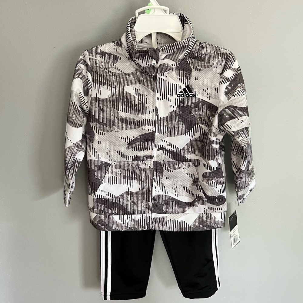 Toddler Adidas 2 piece set. Brand new.